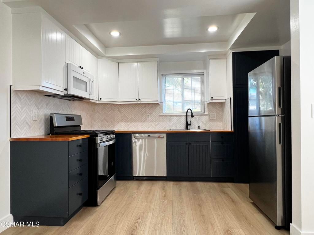 2002 Calle La Sombra 1, Simi Valley, CA 93063