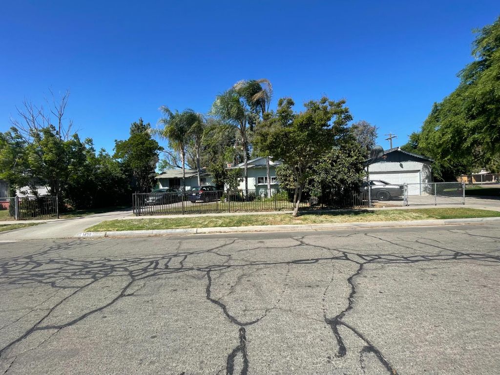 Image 4 of property listing at 1428 S Sierra Vista Avenue, Fresno, CA 92702