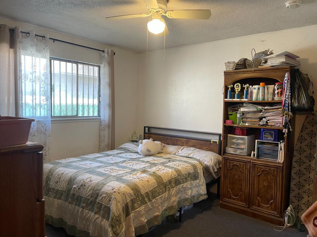Image 8 of property listing at 1428 S Sierra Vista Avenue, Fresno, CA 92702