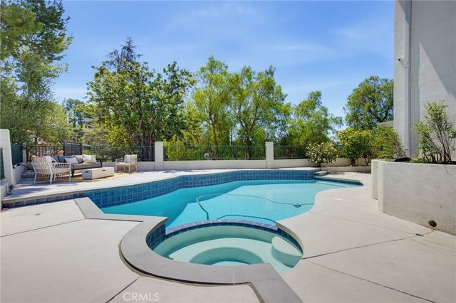 4715 Burgundy Road, Woodland Hills, CA 91364
