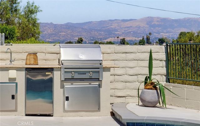 4715 Burgundy Road, Woodland Hills, CA 91364