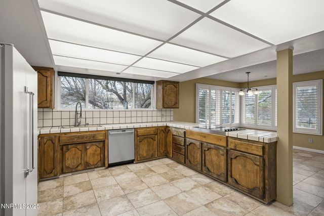 8355 Lakeside Drive, Reno, NV 89511