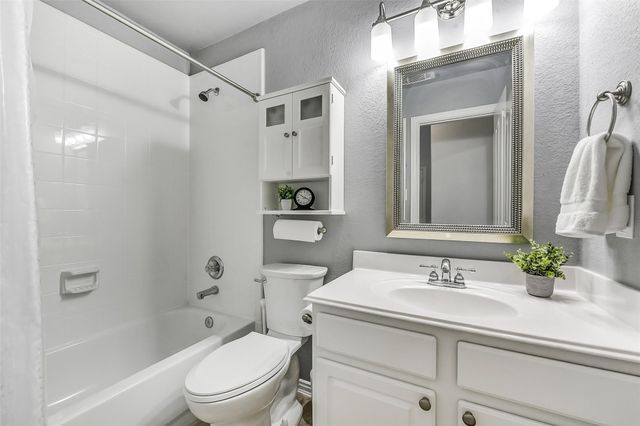 4505 Brazos Bend Drive, Pearland, TX 77584