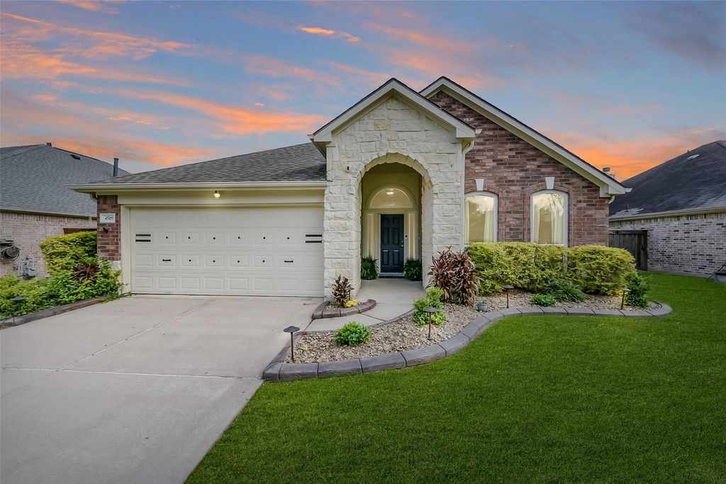 4505 Brazos Bend Drive, Pearland, TX 77584
