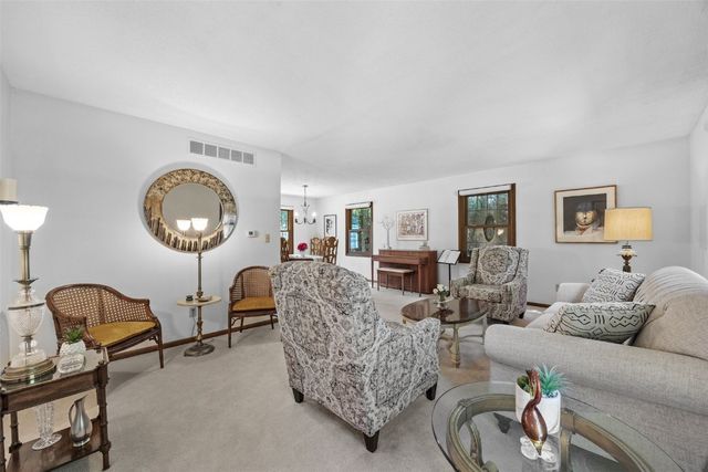 556 Mahaska Court, Iowa City, IA 52246