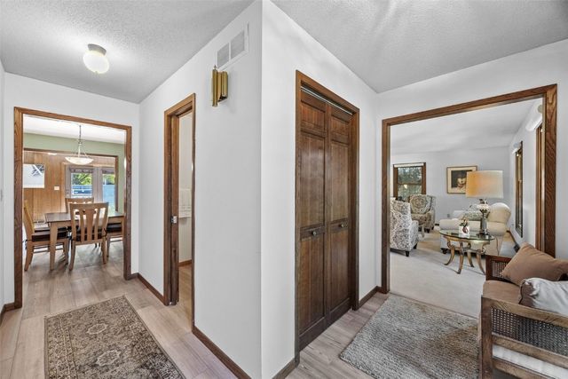 556 Mahaska Court, Iowa City, IA 52246