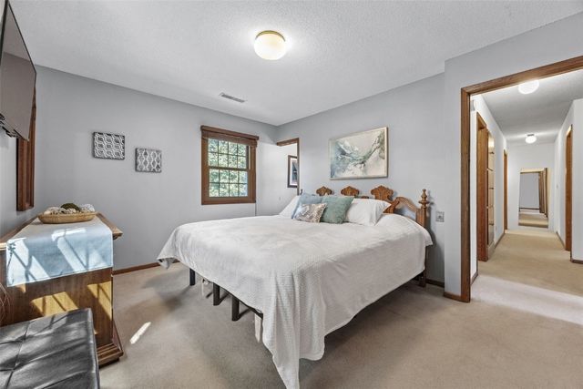 556 Mahaska Court, Iowa City, IA 52246