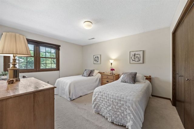 556 Mahaska Court, Iowa City, IA 52246