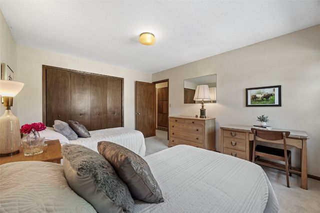 556 Mahaska Court, Iowa City, IA 52246