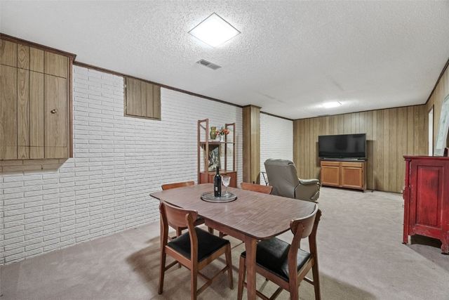 556 Mahaska Court, Iowa City, IA 52246