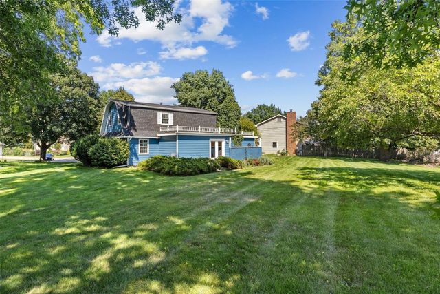 556 Mahaska Court, Iowa City, IA 52246