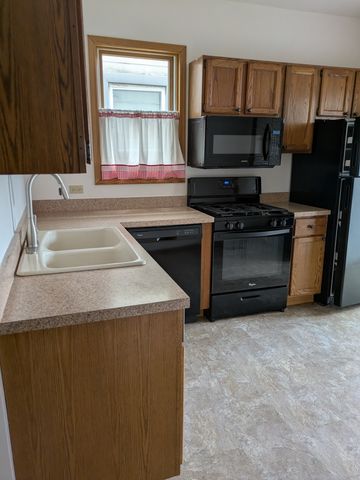 2440 W Warner Avenue, Chicago, IL 60618