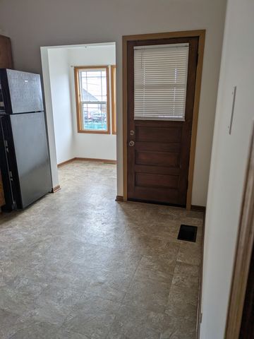2440 W Warner Avenue, Chicago, IL 60618