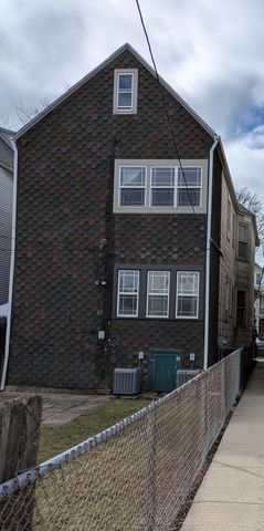 2440 W Warner Avenue, Chicago, IL 60618