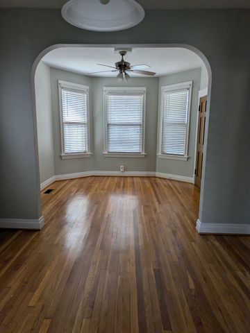 2440 W Warner Avenue, Chicago, IL 60618