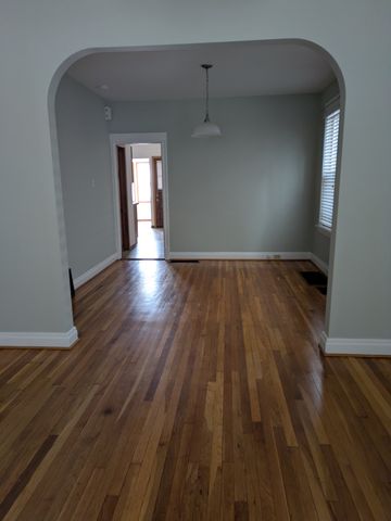 2440 W Warner Avenue, Chicago, IL 60618