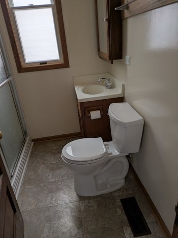 2440 W Warner Avenue, Chicago, IL 60618