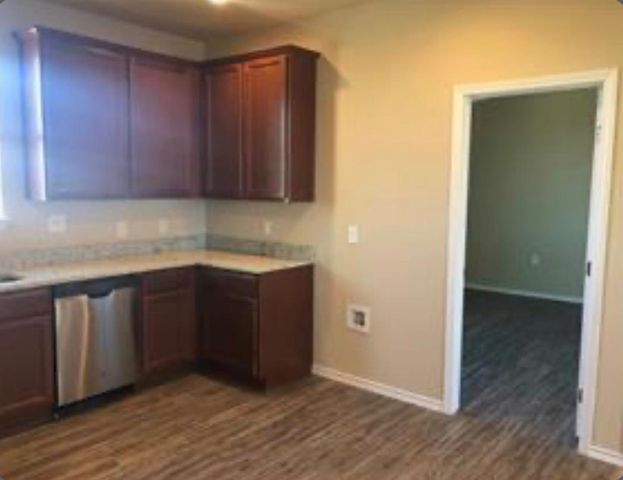 1300 Hausman DR A, Lockhart, TX 78644