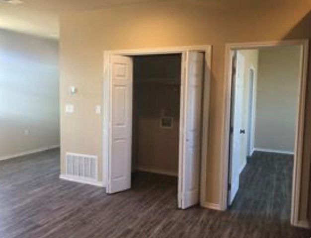 1300 Hausman DR A, Lockhart, TX 78644