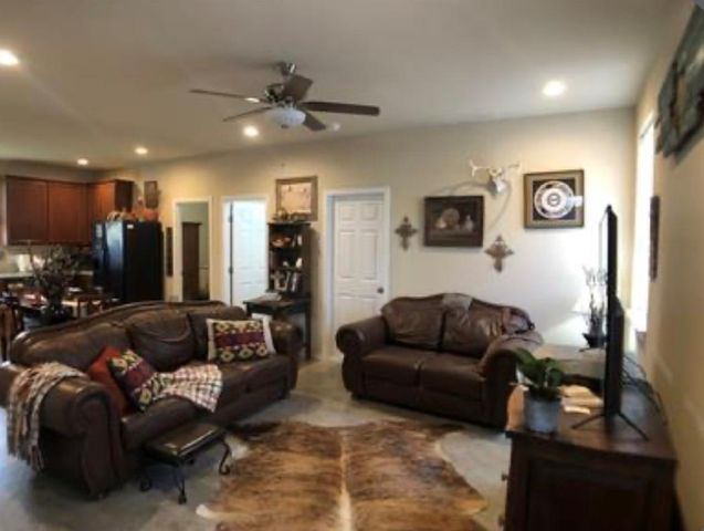 1300 Hausman DR A, Lockhart, TX 78644