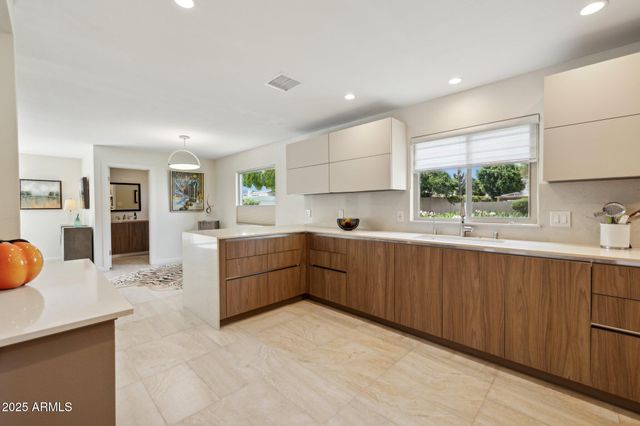 7339 E KEIM Drive, Scottsdale, AZ 85250