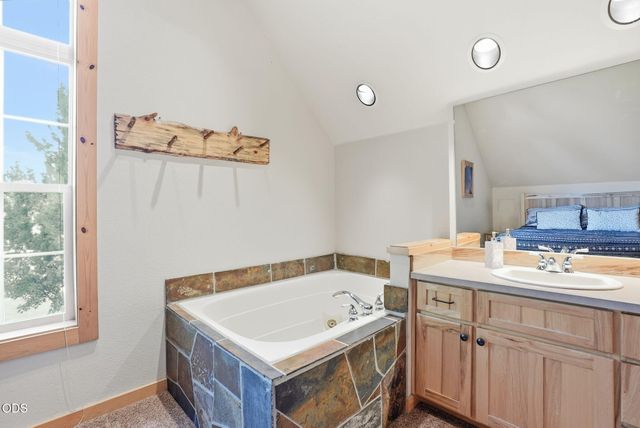 8848 Cliff Swallow Drive, Redmond, OR 97756