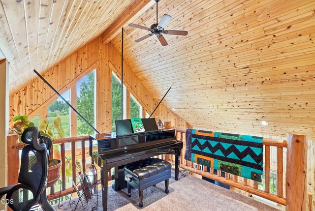 8848 Cliff Swallow Drive, Redmond, OR 97756