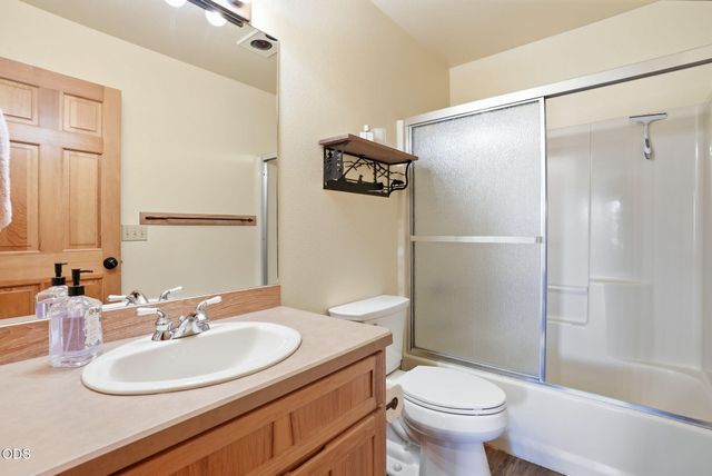 8848 Cliff Swallow Drive, Redmond, OR 97756