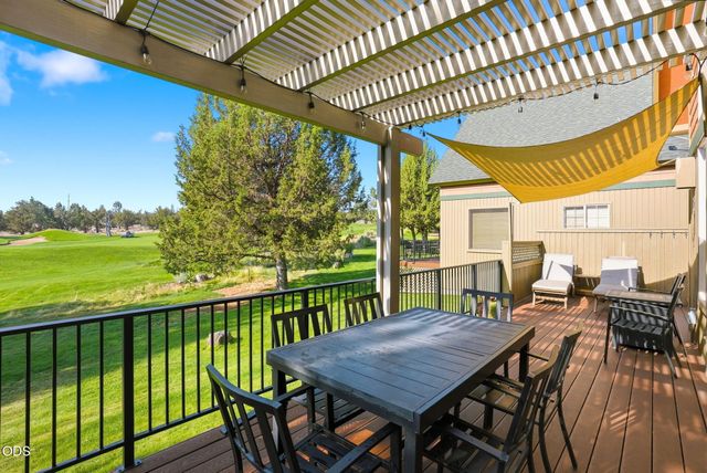 8848 Cliff Swallow Drive, Redmond, OR 97756