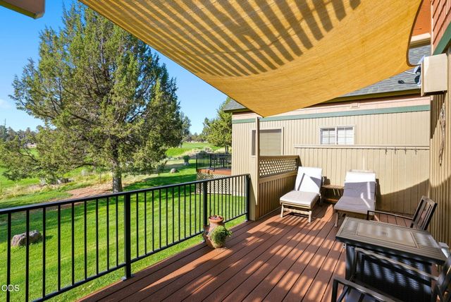 8848 Cliff Swallow Drive, Redmond, OR 97756