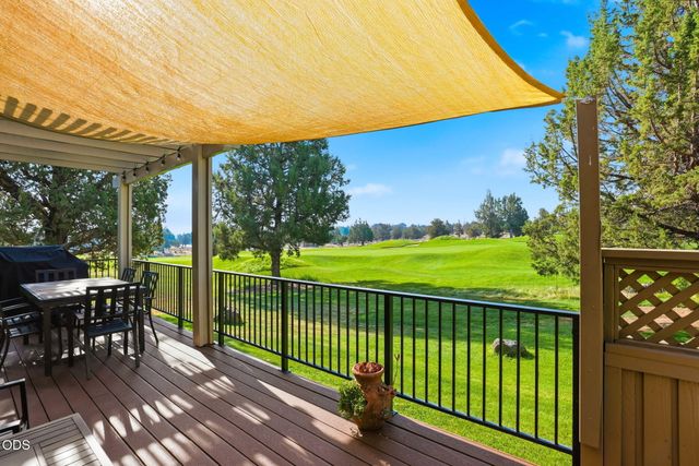 8848 Cliff Swallow Drive, Redmond, OR 97756