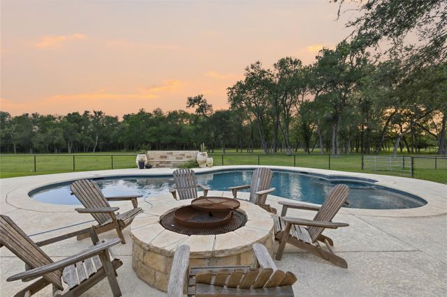 4140 County Road 467, Elgin, TX 78621