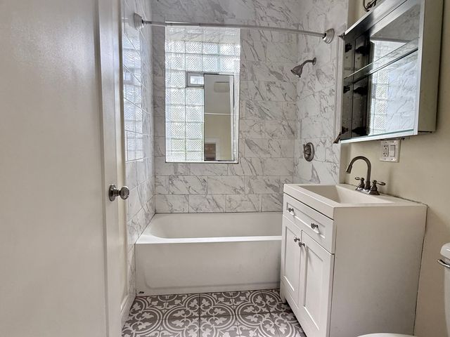 2300 N Springfield Avenue 2, Chicago, IL 60647