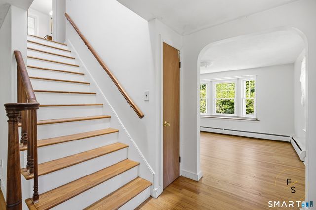 24 Amos Street, Hamden, CT 06518