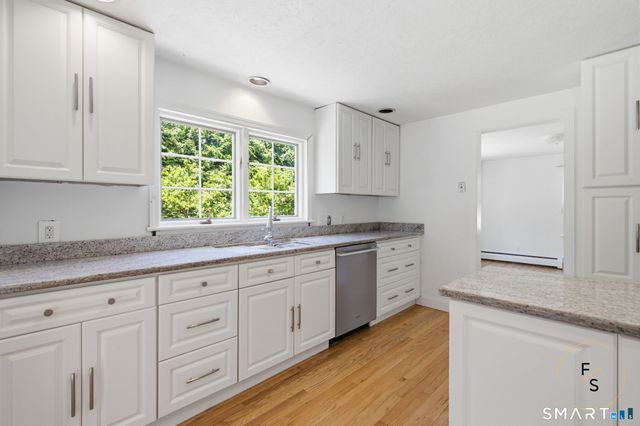 24 Amos Street, Hamden, CT 06518