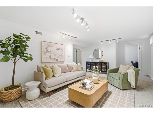 1425 S Eaton Ct, Lakewood, CO 80232