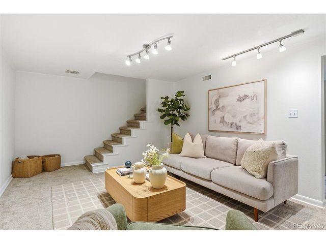 1425 S Eaton Ct, Lakewood, CO 80232