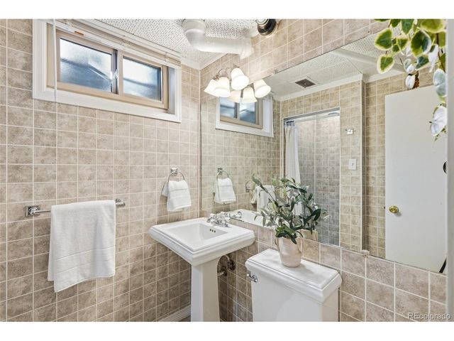 1425 S Eaton Ct, Lakewood, CO 80232