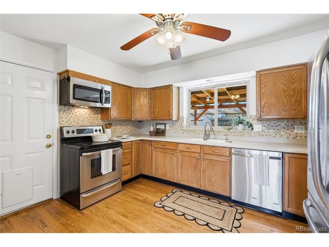 1425 S Eaton Ct, Lakewood, CO 80232