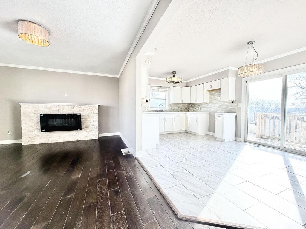 8885 N 70th STREET, Milwaukee, WI 53223