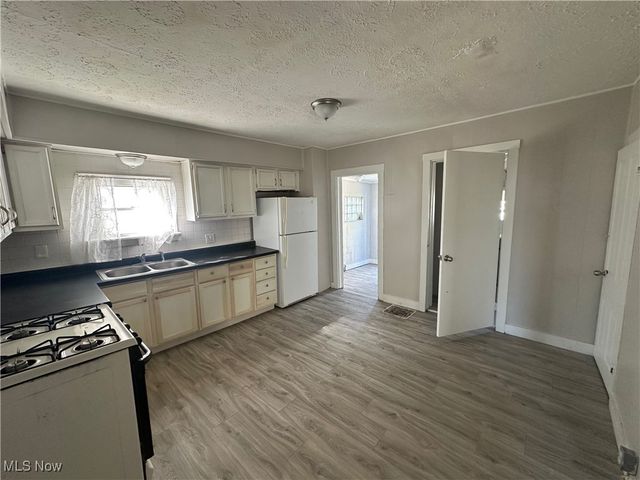 1915 Maple Avenue NE, Canton, OH 44714