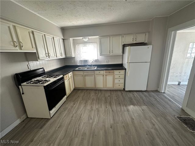 1915 Maple Avenue NE, Canton, OH 44714