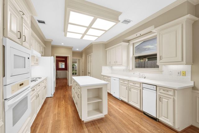 15 Hilshire Grove Lane, Houston, TX 77055