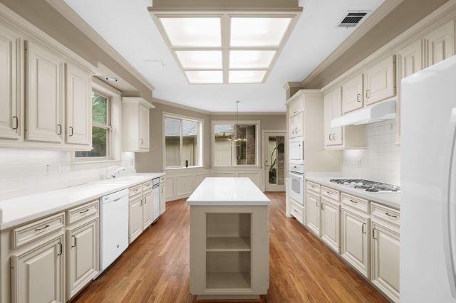 15 Hilshire Grove Lane, Houston, TX 77055