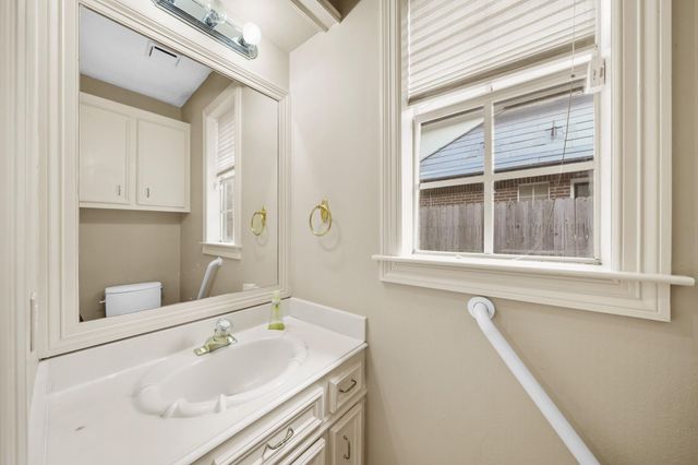 15 Hilshire Grove Lane, Houston, TX 77055