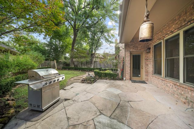 15 Hilshire Grove Lane, Houston, TX 77055
