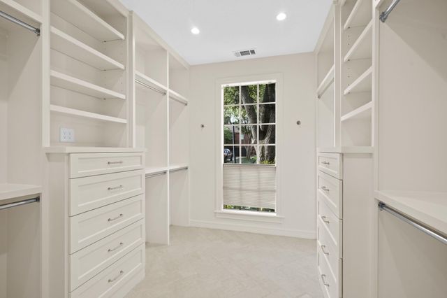 15 Hilshire Grove Lane, Houston, TX 77055