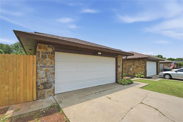 10124 Birkenhead Court 10124-26, Yukon, OK 73099