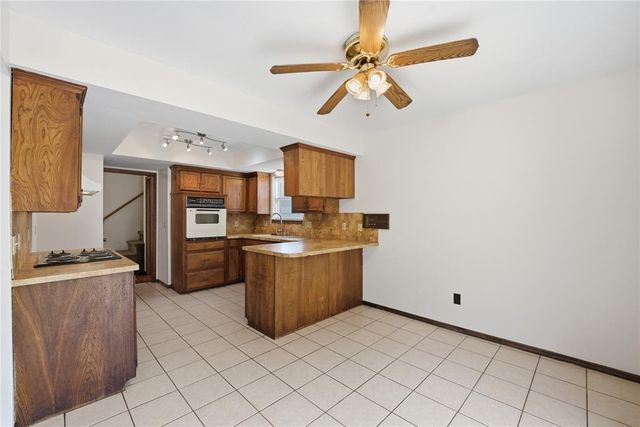 10124 Birkenhead Court 10124-26, Yukon, OK 73099