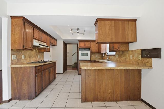 10124 Birkenhead Court 10124-26, Yukon, OK 73099